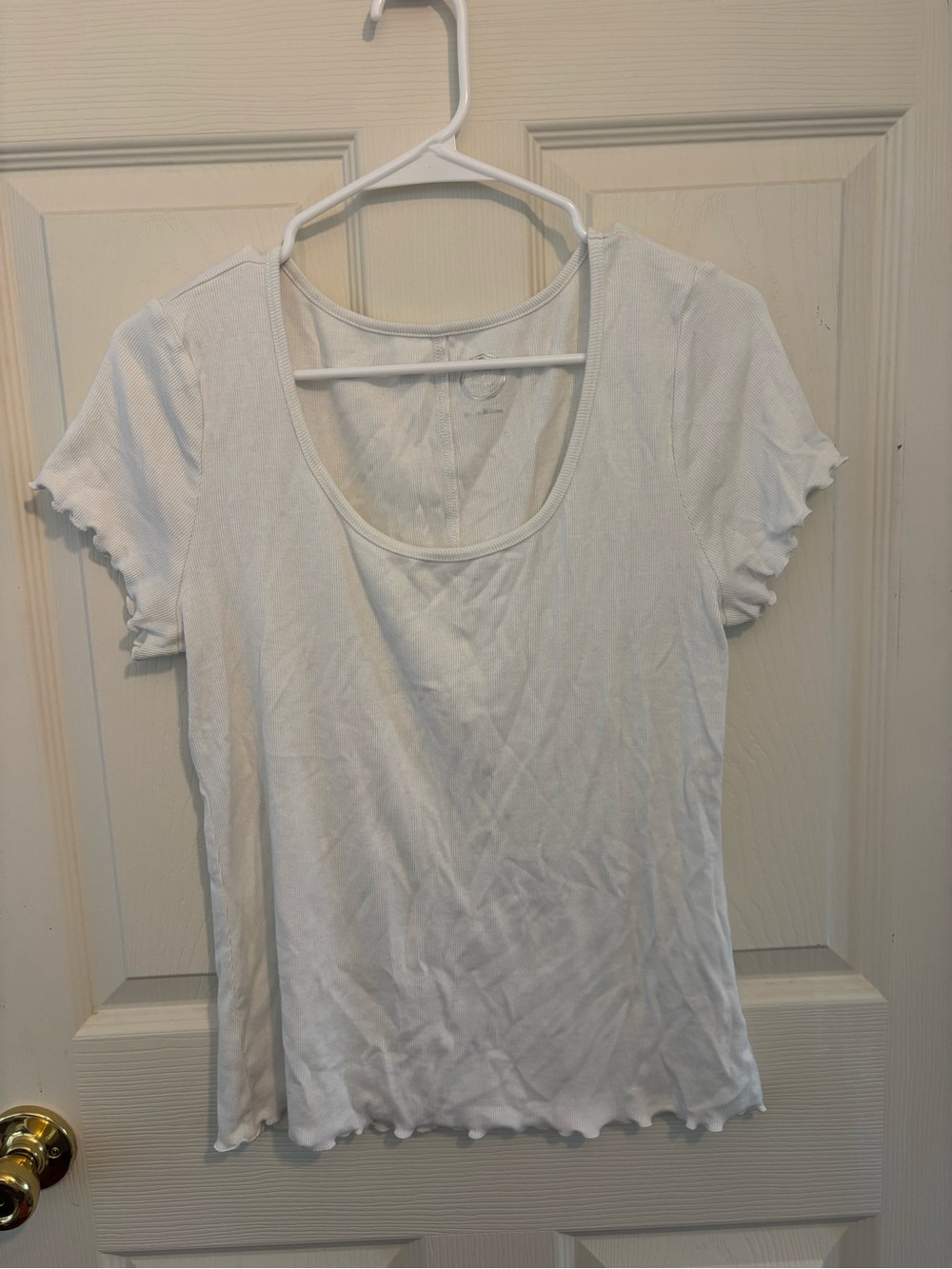 Women’s White Scoop Neck Short Sleeve Tee L
